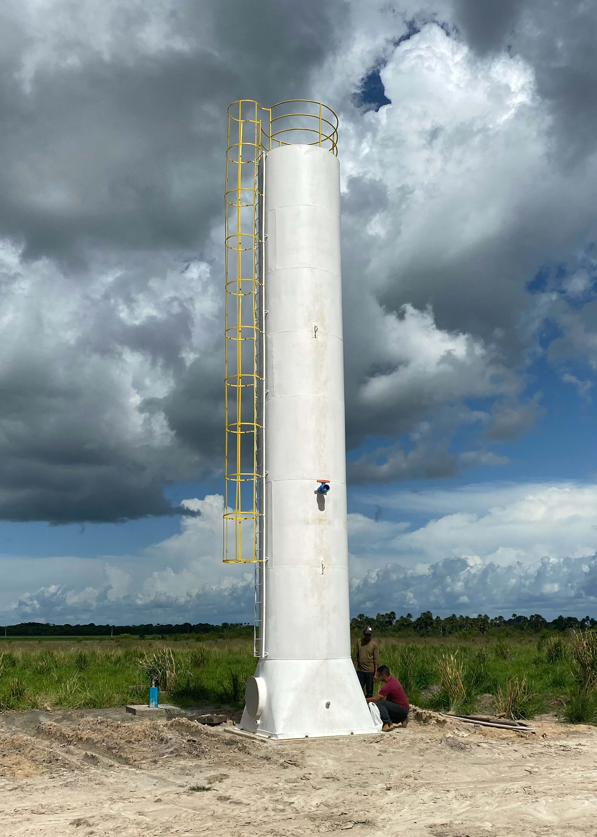 Caixa d'água tubular elevada