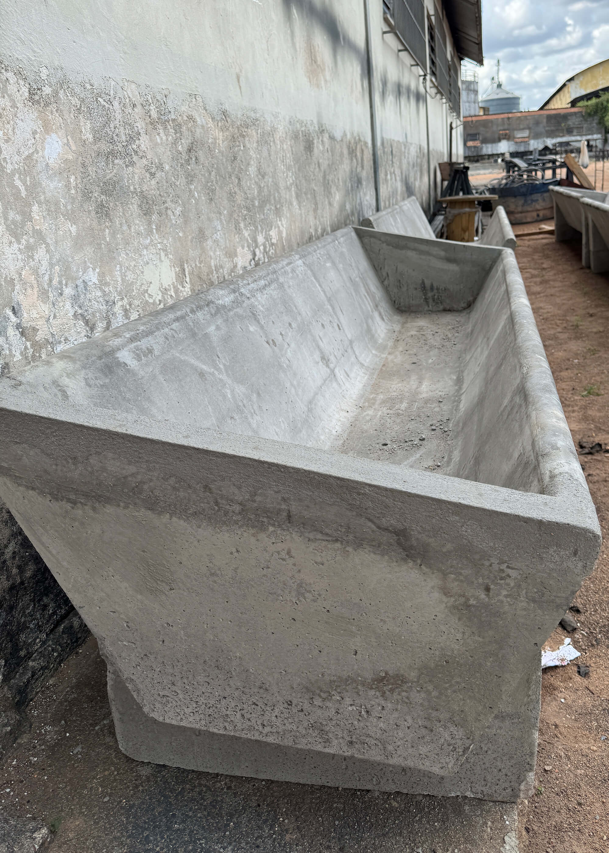 Cocho pré-moldado para pecuária