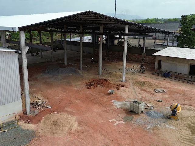 Galpão misto em construção