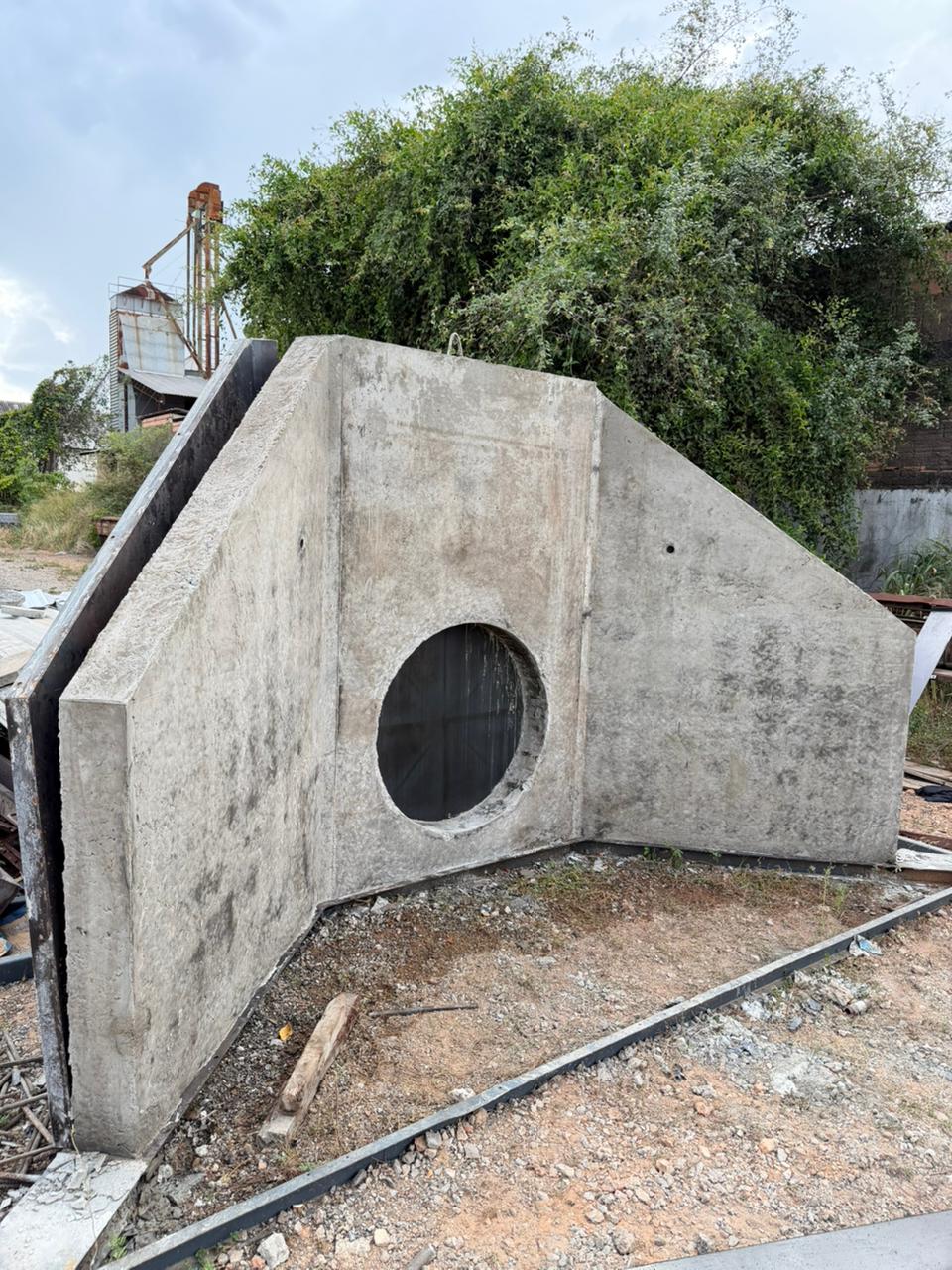 Peça pré-moldada na fábrica